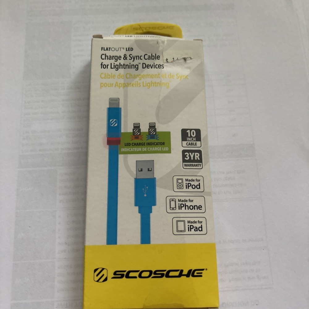 Scosche FlatOut Tangle-Free Audio Cable 3ft Blue